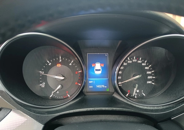 Toyota Avensis cena 48800 przebieg: 143000, rok produkcji 2015 z Szczecin małe 106